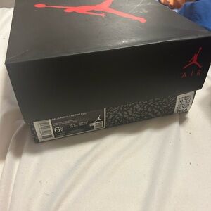 Air Jordan 4 Retro GS Sneakers Box
